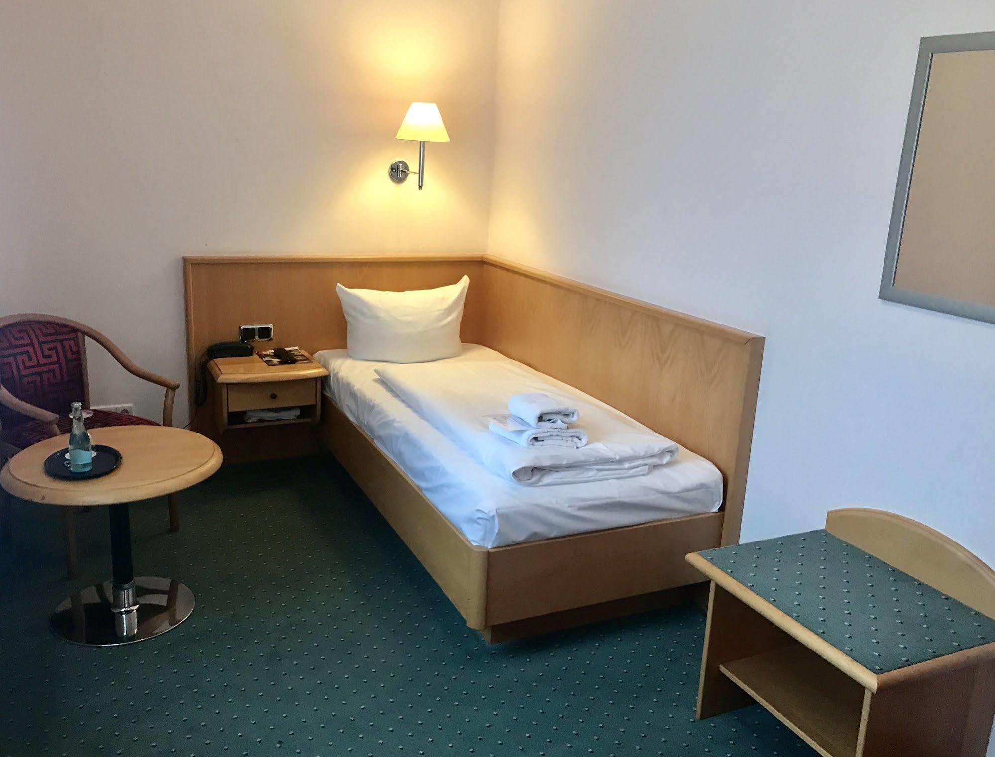 Hotel Berlin - Greenline Hotel Zossen Eksteriør bilde